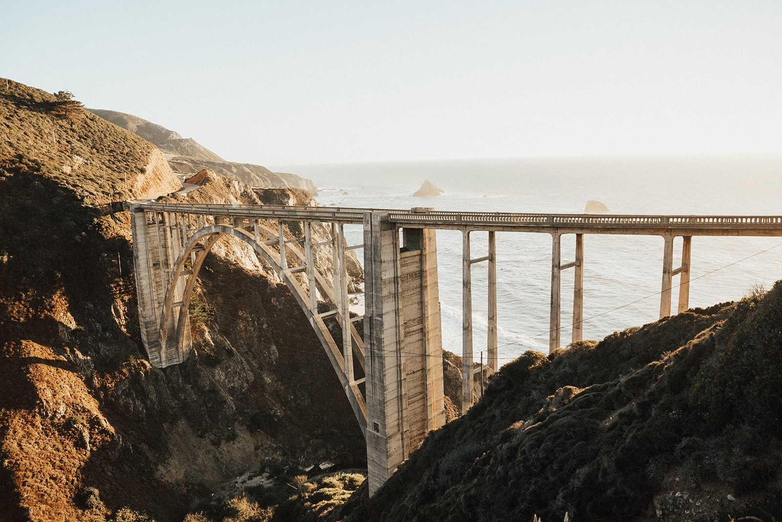  The Bixby Creek Bridge along the coast is one of the most photographed bridges in California for all the obvious reasons - graceful architecture + stunning views. 